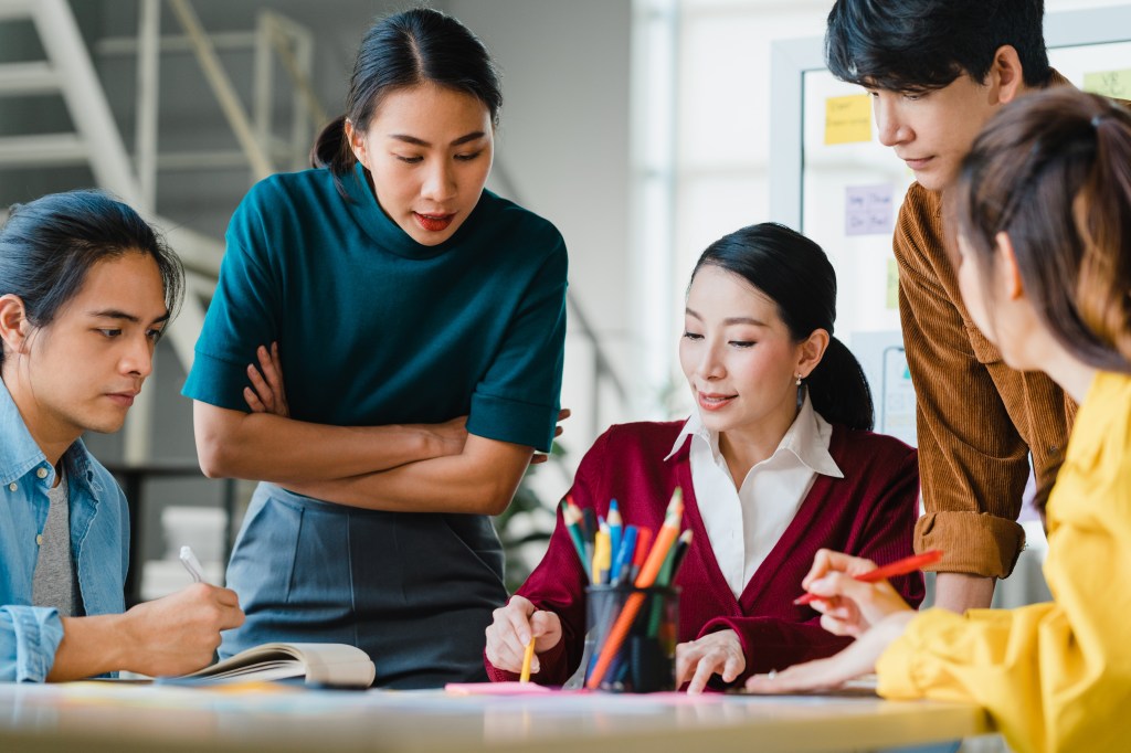 PELATIHAN LEAD EFFECTIVELY THROUGH&nbsp;MANAGEMENT